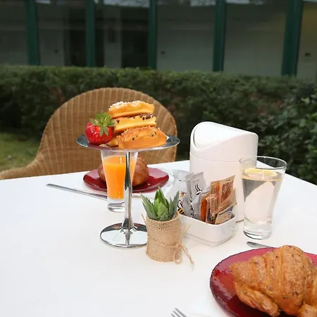 Hotel Phi Emilia 4*