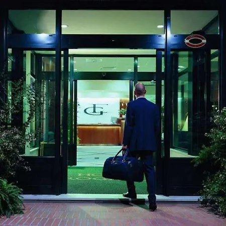 Phi Emilia מלון 4*