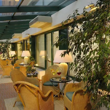 Phi Emilia מלון 4*