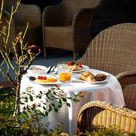 מלון Phi Emilia 4*