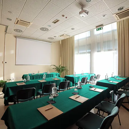 מלון Phi Emilia 4*