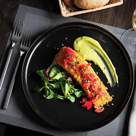 מלון Phi Emilia 4*