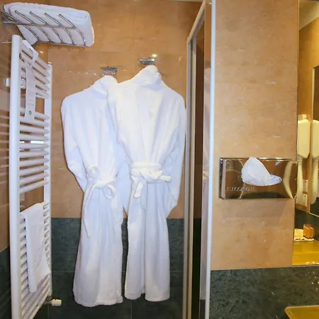 Phi Emilia Hotel 4*