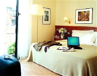 Hotel Phi Emilia 4*