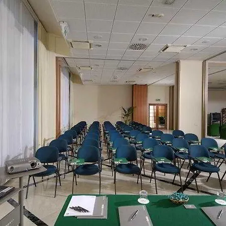 Phi Emilia מלון 4*