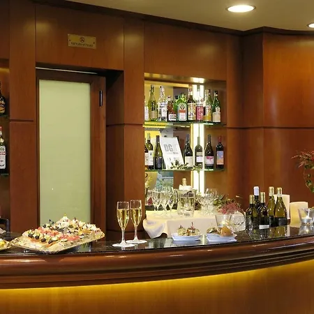 Hotel Phi Emilia 4*