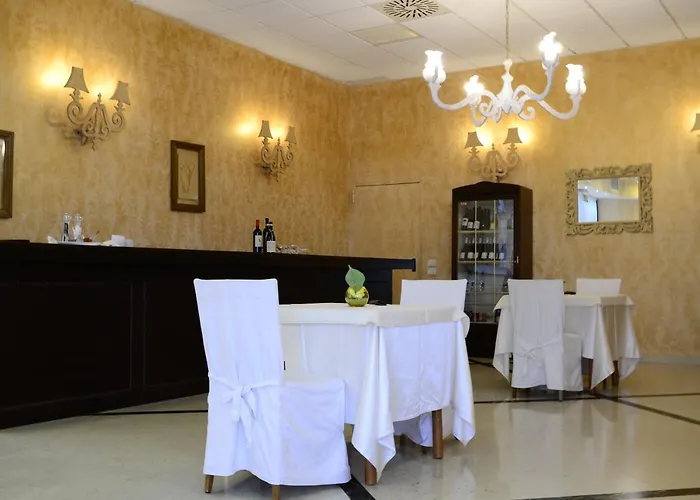 فندق Phi Emilia 4*