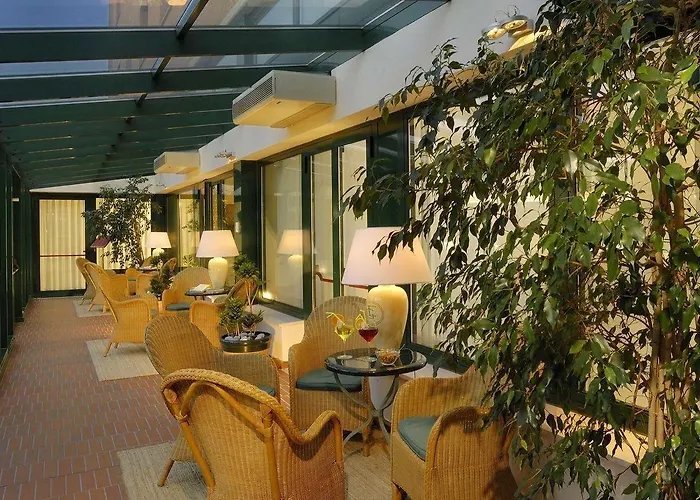 Phi Emilia فندق 4*