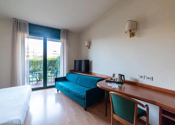 Phi Emilia أوتْسانو ديل إميليا